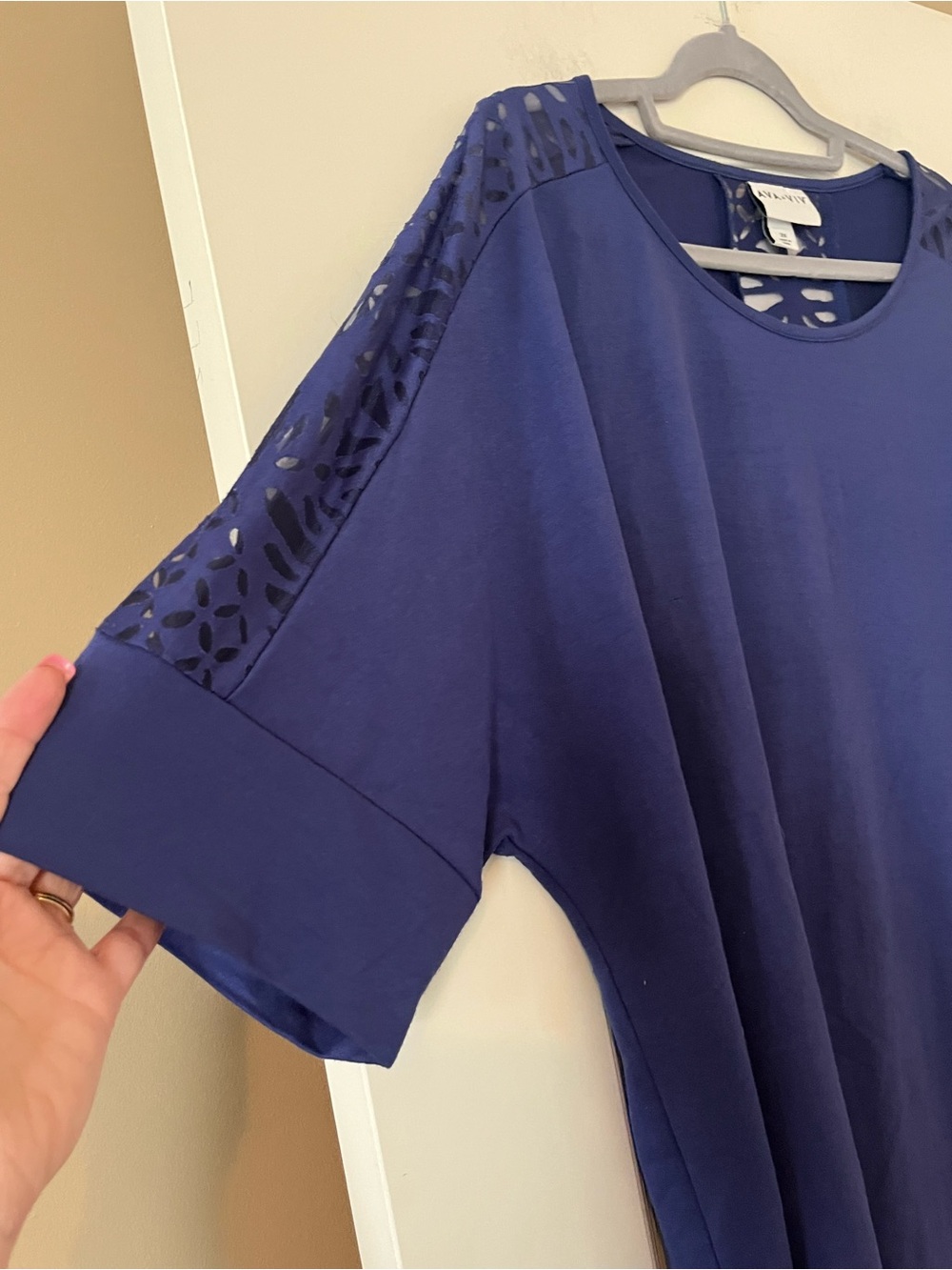 Ava & Viv Dark Royal Blue Laser-Cut Shoulder Long Top - Women’s Size 3X - Picture 9 of 14